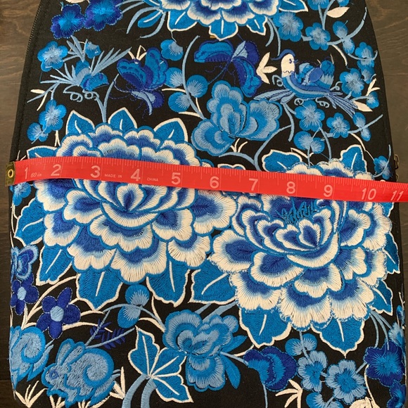 Embroidered backpack - Picture 10 of 10